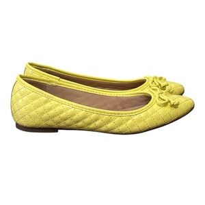 AREZZO yellow quilted faux leather ballet flats with front tie accent. Women’s 5